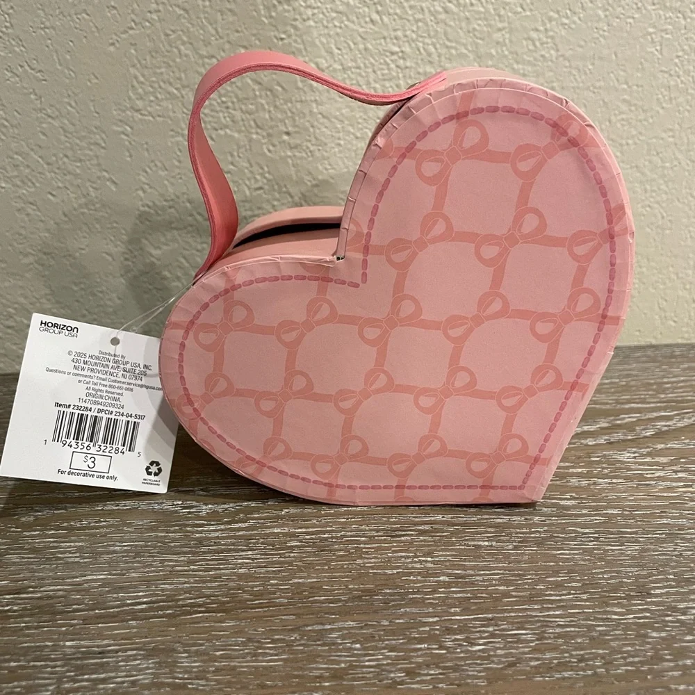 NWT Target Bullseye Valentine’s Day Pink Bow Heart Shaped Box